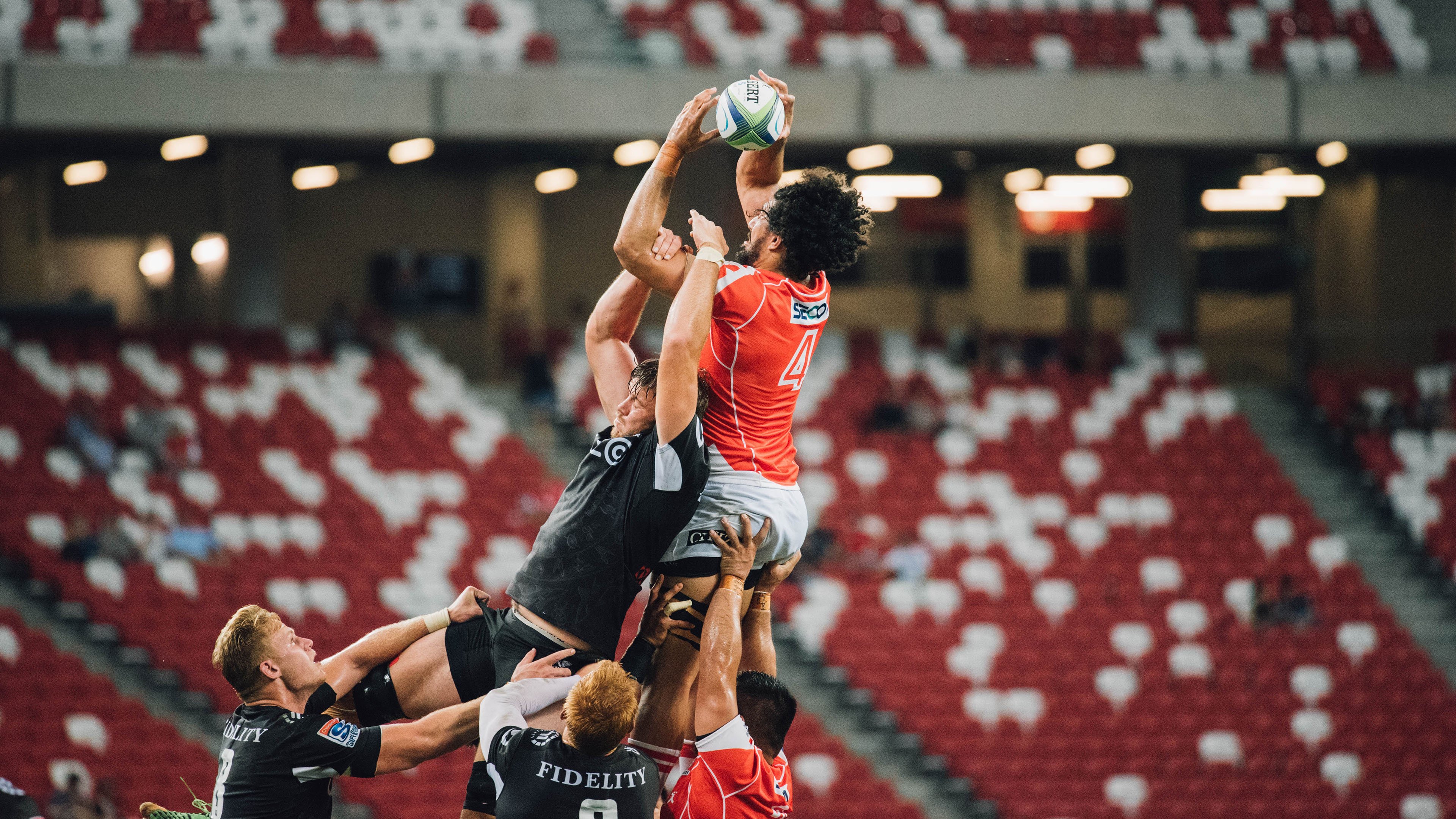 九游娱乐官方平台-“飞盘对抗：成都三叉湖田径场成为飞盘爱好者的竞技天堂”