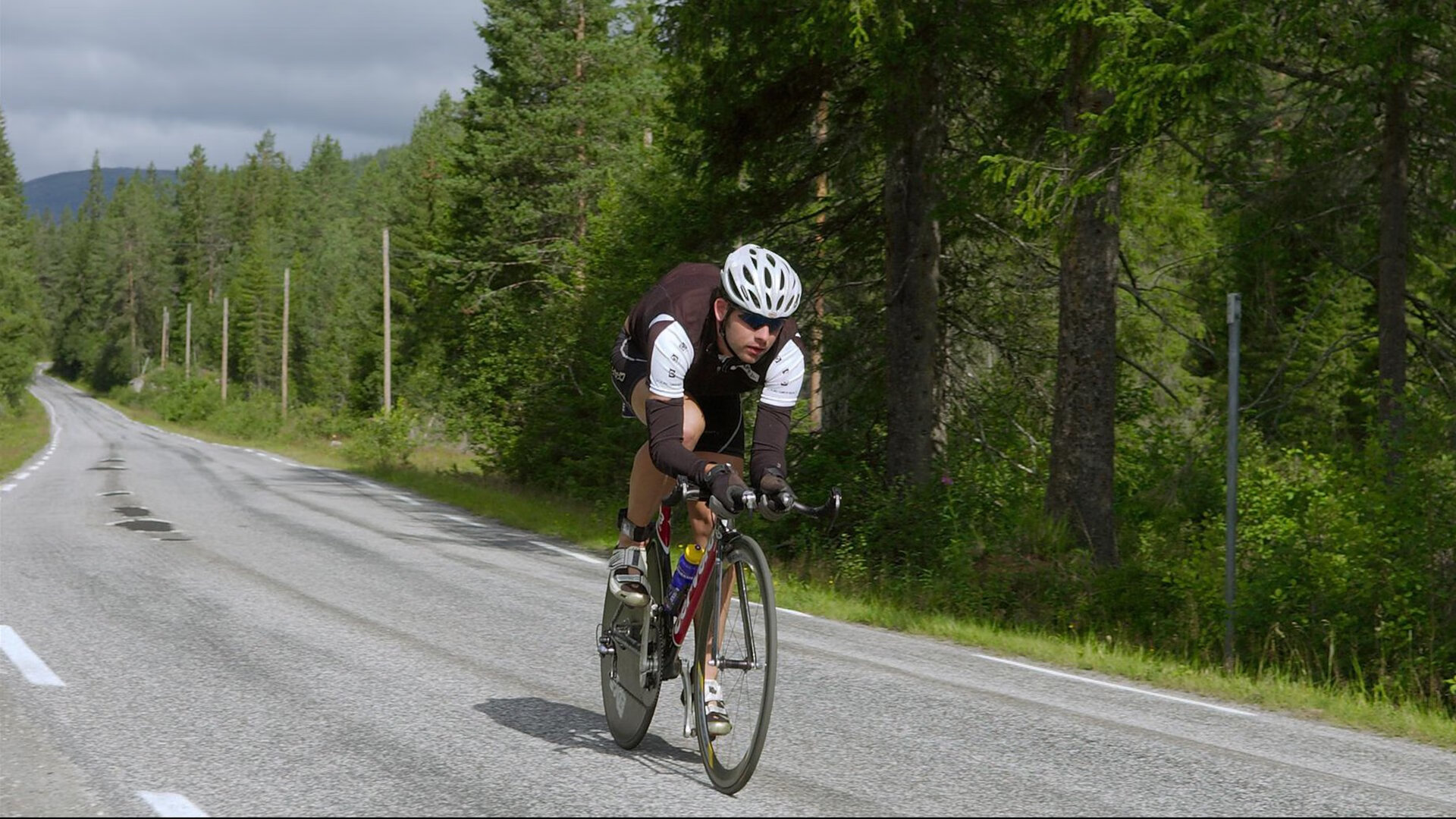 九游娱乐app-拉恩:全黑队外线的“惊人快马”,突破后的进攻威胁直指对方防线